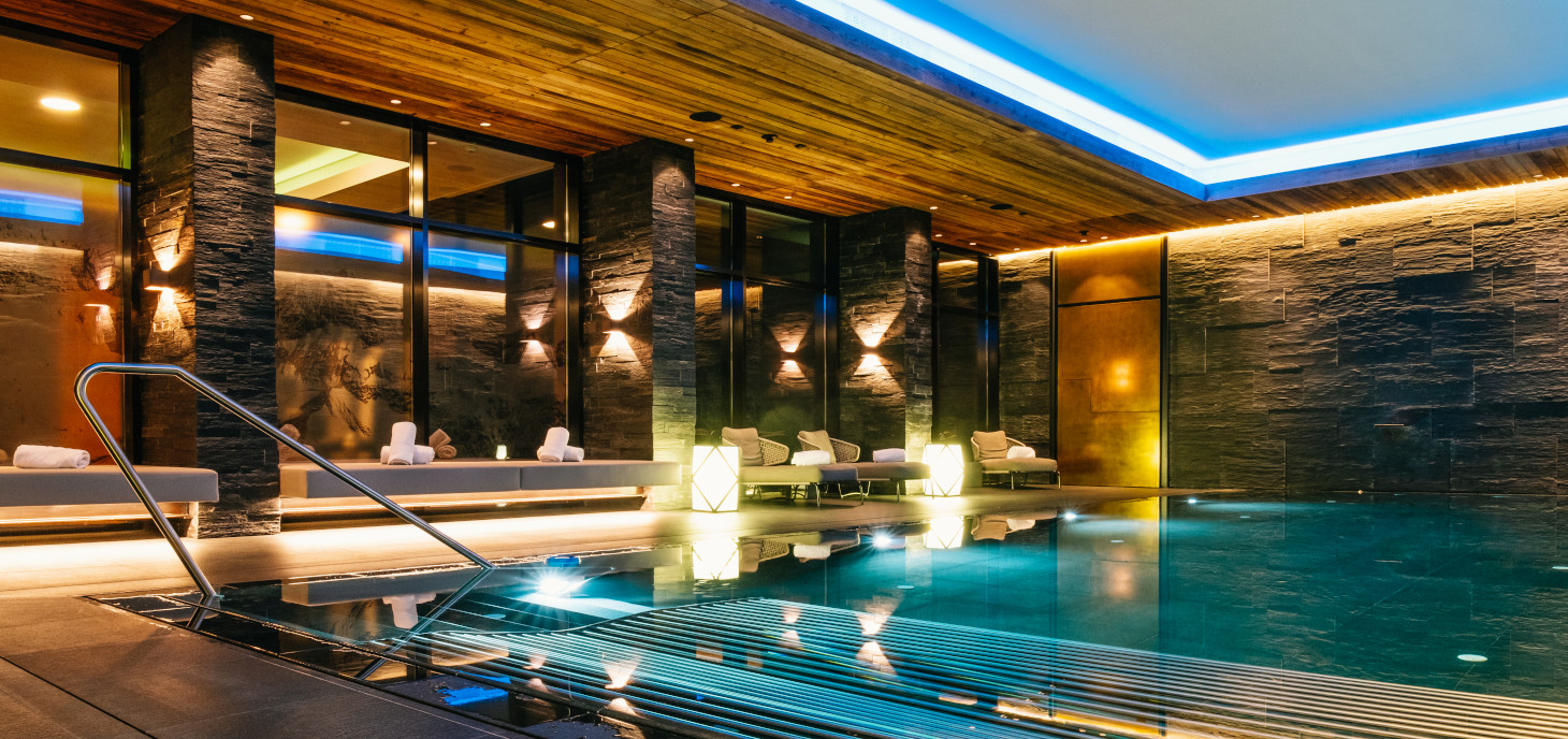 Luxuriöser Indoorpool im Severin*s – The Alpine Retreat