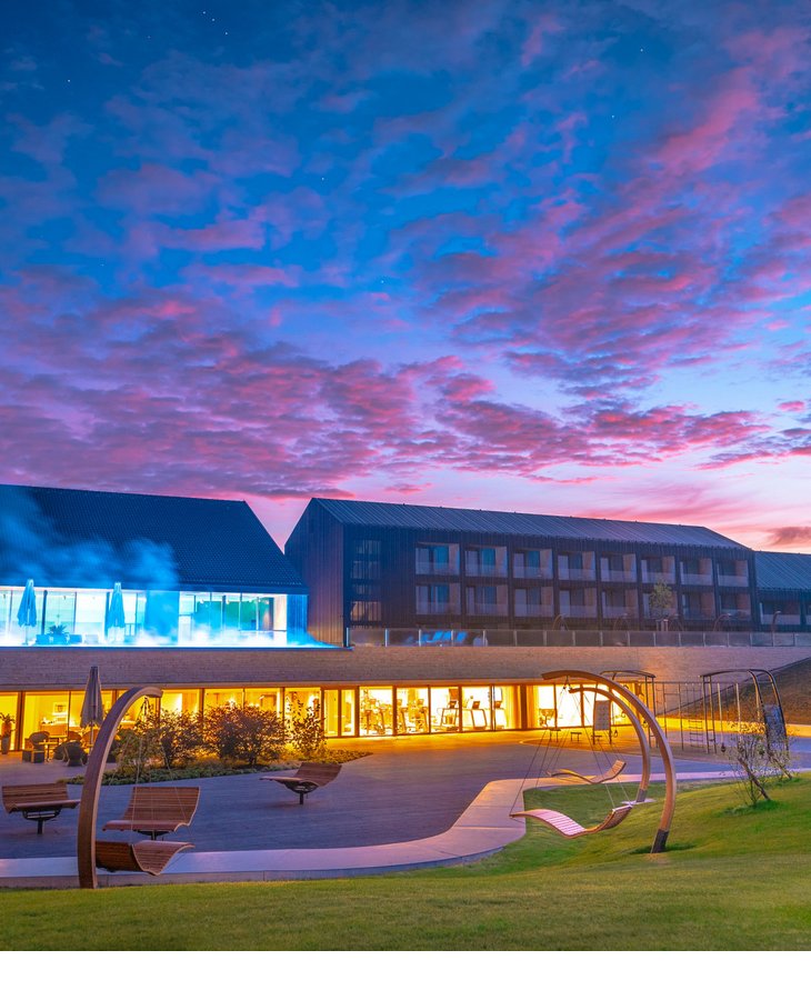 Ansicht des Hotels bei Sonnenuntergang