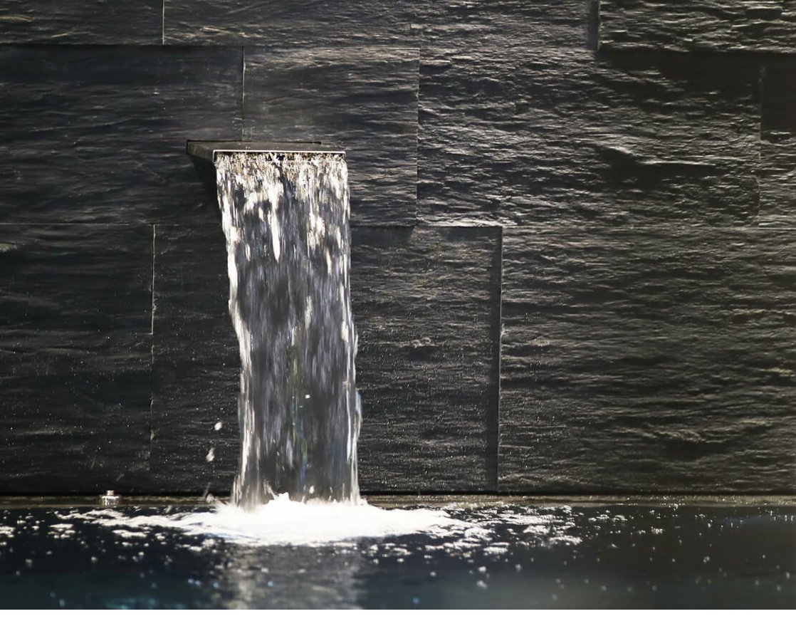 Wasserfall im Wellnessbereich des Severin*s