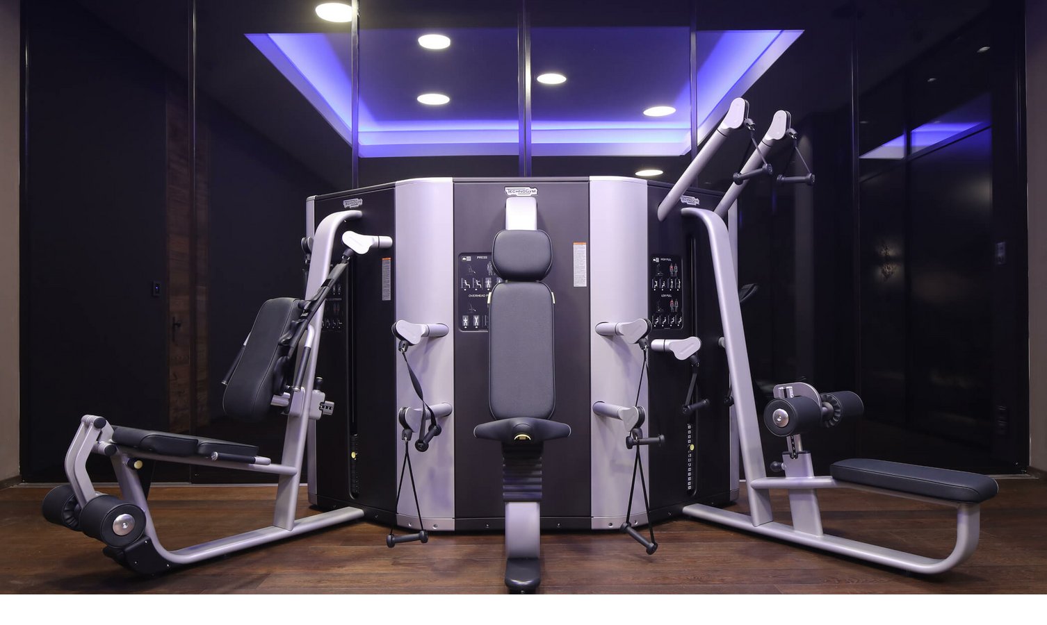 Fitnessbereich Hotel Severin*s - The Alpine Retreat Fitnessraum mit moderner Multifunktions-Trainingsmaschine im Hotel Severin*s The Alpine Retreat in Lech.