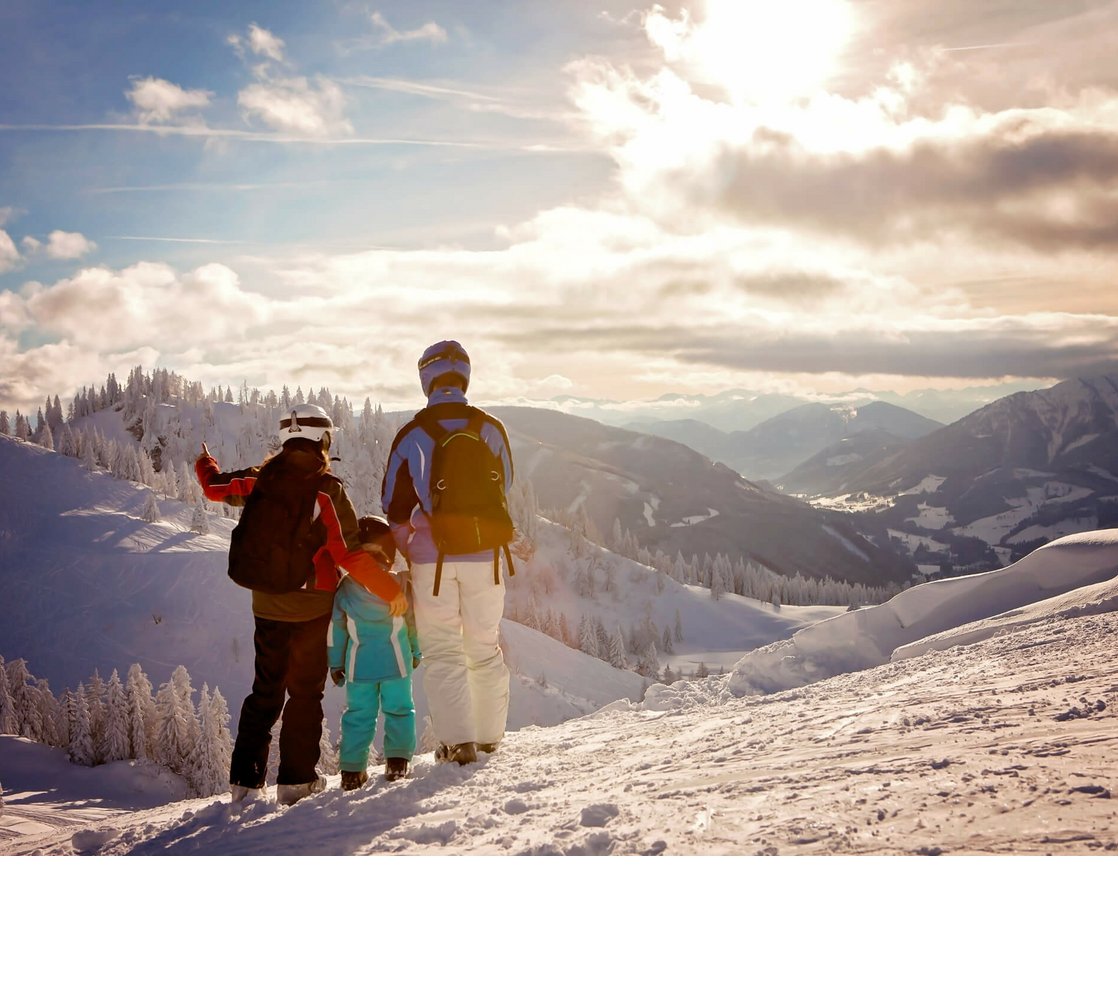 Familie in den verschneiten Bergen | Severin*s The Alpine Retreat